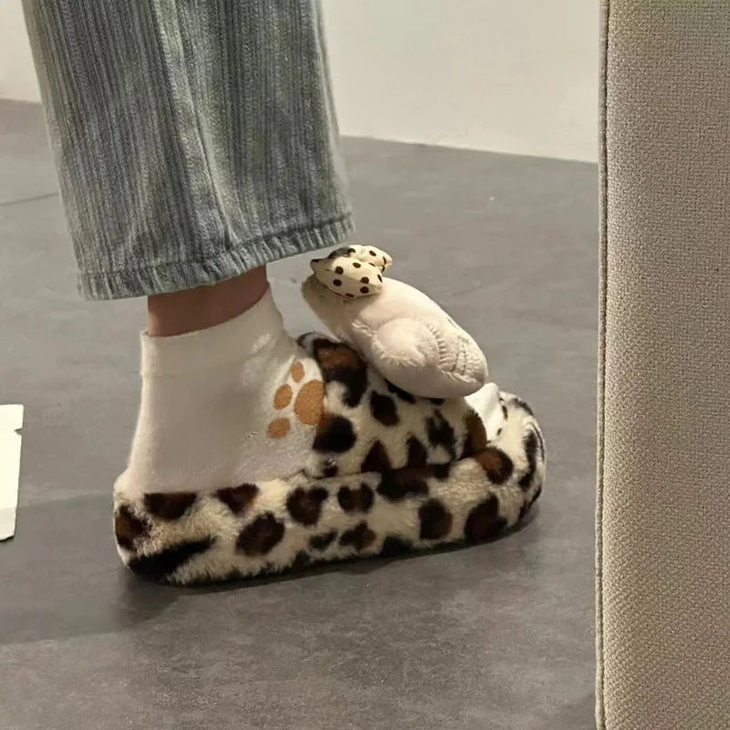 Y2K H. Plyšový pantoflíček Kitty Leopard