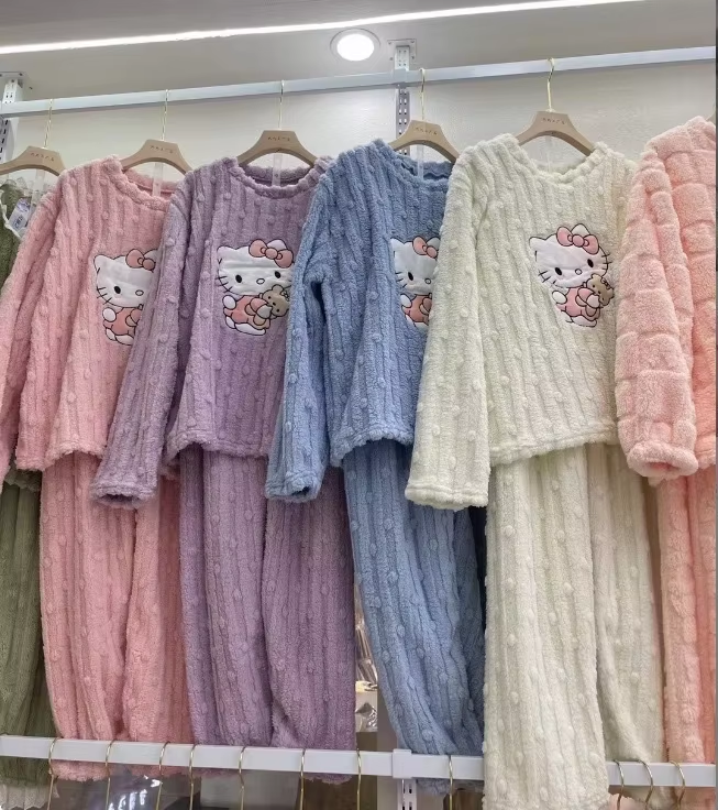 Kitty Coral Velvet Pyjamas – Süße dicke Flanellhose und süße Homewear für Damen