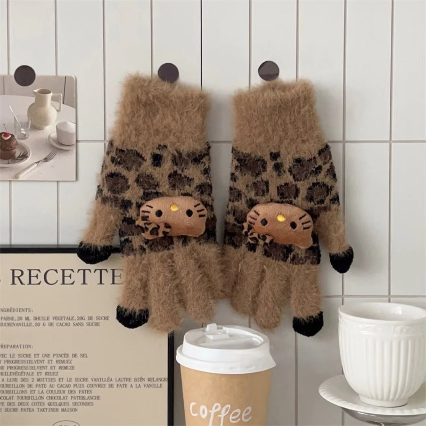 Kitty Leopard Plush Gloves – Cute Windproof Winter Gloves for Girls & Students