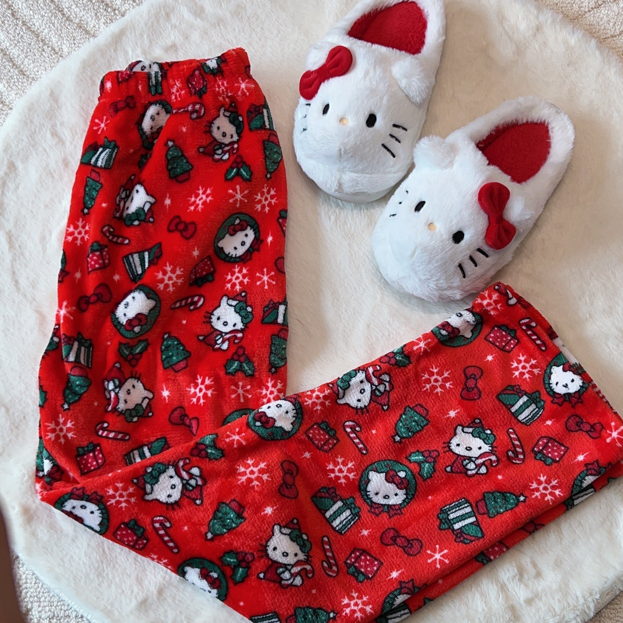 Hello kitty womens pyjamas hot sale